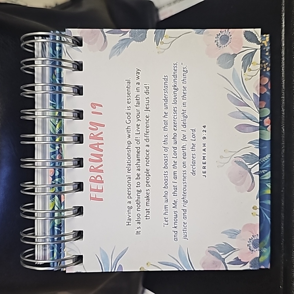 One Minute With God Inspirational Dayspring Daybrightener daily devotions - Picture 3 of 5